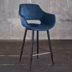 Der Barhocker ZAJA vereint industrielles und modernes Wohndesign. Hier können Sie sich bequem zurücklehnen und stilvoll Ihr Getränk genießen. Das Material ist sehr hochwertig verarbeitet und lässt ...