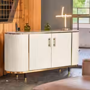 Das KAWOLA Sideboard MARIA ist ein Eyecatcher in jedem Zuhause. Sein nostalgisches Retro-Design im 50er-Jahre-Stil zeichnet sich besonders durch den Materialmix aus. Die Platte aus hellgrauem Marmo...