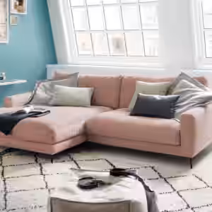 Das KAWOLA Ecksofa CARA verbindet klassisches Design mit moderner Sachlichkeit und fügt sich nahtlos in jedes Interieur ein. Seine weichen Formen und der Bezug aus angesagtem Cord-Stoff verleihen d...