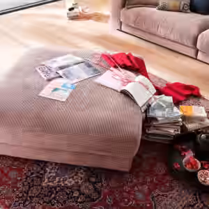 Der KAWOLA Big Hocker MADELINE besticht durch seinen hervorragenden Sitzkomfort