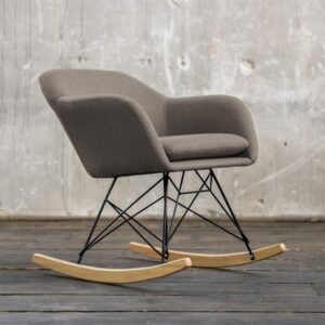 Lange Zeit wurde dem Schaukelstuhl keine Aufmersamkeit zu teil. Erst in der letzten Zeit wurde dieses Thema im Bereich der Möbel wieder neu aufgegriffen und neu interpretiert. Die Eigenschaften des...