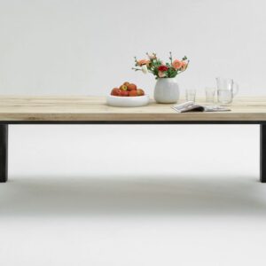 Der Esstisch aus der Serie NELA ist eine wunderschönes Beispiel für modernes sowie qualotativ hochwertiges Wohnen! Hier ist wird nicht nur gegessen