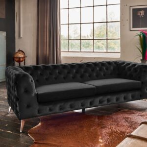 Das KAWOLA Sofa NARLA ist ein echter Hingucker. Die Rücken- sowie auch die Armlehne sind modisch versteppt und das komplette Sofa ist in einem wunderschönen samtartigen Stoff bezogen. Durch die For...