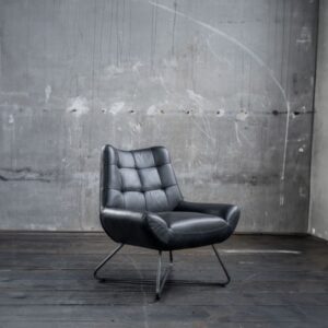 Der KAWOLA Sessel Snooze ist genau das Polstermöbelstück dass sie nach einem harten Arbeitstag zuhause mit einer sinnlichen Gemütlichkeit empfängt. Der mit angenehmem Vintage Leder überzogene Einsi...