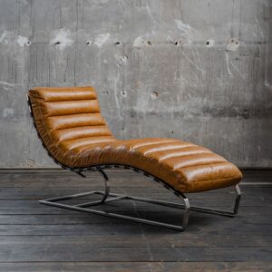 Die KAWOLA Polsterliege SIRY vereint exklusives Design mit unglaublich hoher Qualität. Das zeitlose Design der Relaxliege sowie die Kombination von hochwertigem Vintage-Leder mit einem Gestell aus ...