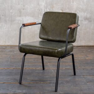 Der VISU Stuhl von KAWOLA zeigt sich im angesagten Retro Look. Das Gestell aus Metall ist schwarz lackiert und die Polster sind mit stilechtem