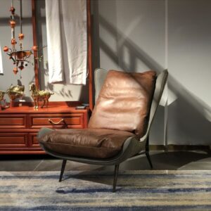 Sessel ERIO ist die perfekte Ergänzung für jeden Wohn- oder auch Wartebereich. Das Sitzpolster ist mit hochwertigem Vintage-Leder in braun bezogen