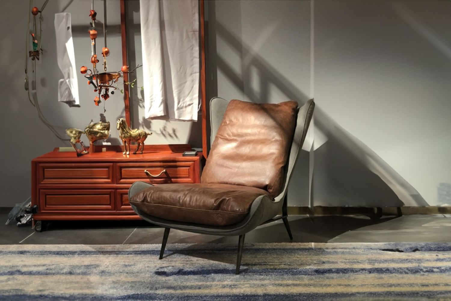 Sessel ERIO ist die perfekte Ergänzung für jeden Wohn- oder auch Wartebereich. Das Sitzpolster ist mit hochwertigem Vintage-Leder in braun bezogen