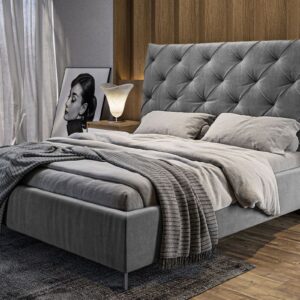 Das KAWOLA Polsterbett ANNY ist eine echte Bereicherung für jedes Schlafzimmer. Das Kopfteil sowie Fuß-und Seitenteile sind mit hochwertigem Velvet-Stoff bezogen. Die klassischen Absteppungen am Ko...