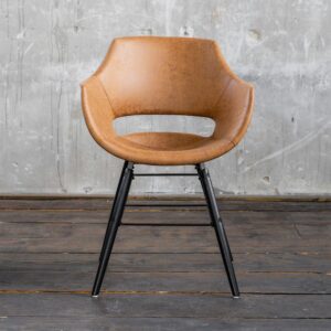 Der Stuhl ZAJA vereint industrielles und modernes Wohndesign. Hier können Sie sich bequem zurücklehnen und stilvoll speisen. Das Material ist sehr hochwertig verarbeitet und lässt sich problemlos r...