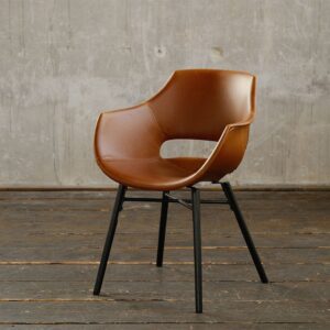 Der Stuhl ZAJA vereint industrielles und modernes Wohndesign. Hier können Sie sich bequem zurücklehnen und stilvoll speisen. Das Material ist sehr hochwertig verarbeitet und lässt sich problemlos r...