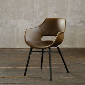 Der Stuhl ZAJA vereint industrielles und modernes Wohndesign. Hier können Sie sich bequem zurücklehnen und stilvoll speisen. Das Material ist sehr hochwertig verarbeitet und lässt sich problemlos r...