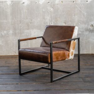 Sessel LIANO von KAWOLA überzeugt durch die gelungene Materialkombination aus Edelstahl und weichem Vintage-Leder. Als besonderer Hingucker sind sowohl die Seiten