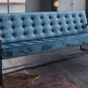 Die KAWOLA Polsterbank ARLY wirkt durch ihr elegantes Metallgestell eher minimalistisch. Das Gestell setzt sich aus einigen rechteckigen Formen zusammen und ist mattschwarz lackiert. Trotz der gera...