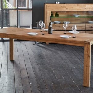 Der KAWOLA Esstisch LIAN besticht mit seinem soliden Stand aufgrund des massiven Eichenholzes. Ein - im wahrsten Sinne - riesiger Bonus ist