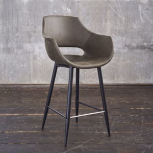 Der moderne Barhocker ZAJA von KAWOLA verbindet stilvolles Design mit hohem Sitzkomfort. Dieser Barstuhl mit Rückenlehne ist nicht nur ein optisches Highlight
