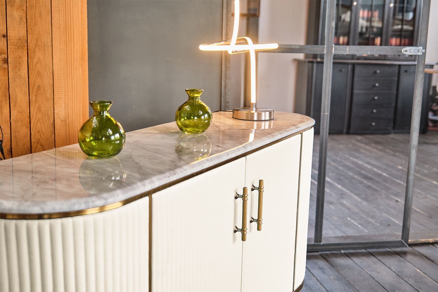 KAWOLA Sideboard MARIA Marmorplatte Kunstleder weiß – Bild 2