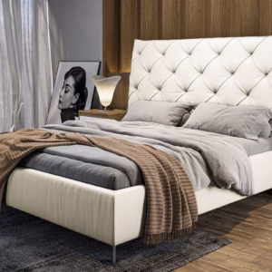 Das KAWOLA Polsterbett ANNY ist eine echte Bereicherung für jedes Schlafzimmer. Das Kopfteil sowie Fuß-und Seitenteile sind mit hochwertigem Leder bezogen. Die klassischen Absteppungen am Kopfteil ...