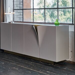 Willkommen zur Vorstellung des exquisiten Sideboards EMMA von KAWOLA! Dieses moderne Möbelstück in stilvollem Grau vereint Funktionalität und Ästhetik