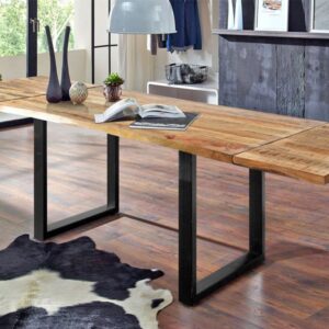 Der LORE Esstisch von KAWOLA verbindet natürliche Schönheit mit zeitlosem Design