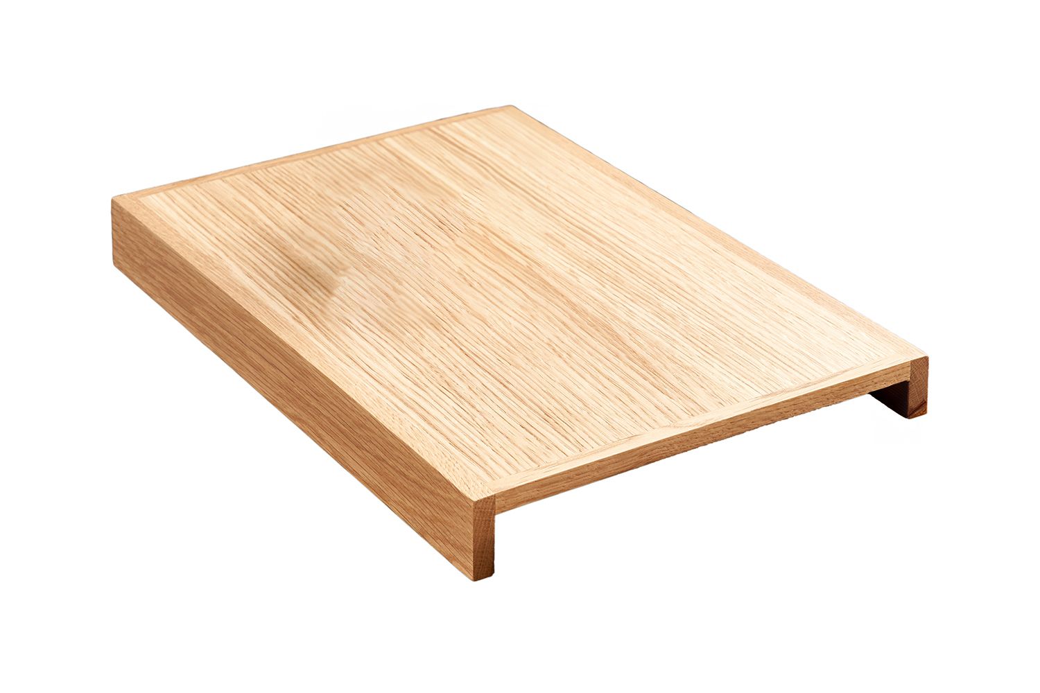 entworfen als perfekte Ergänzung für die Sofas aus der Serie MADELINE. Hergestellt aus hochwertigem Eichenholz