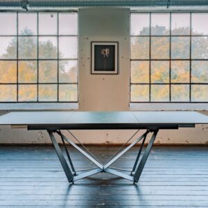 Der ODAR Esstisch von KAWOLA verwandelt Ihr Esszimmer im Handumdrehen in einen Ort der Begegnung und des Genusses. Mit seiner Mischung aus klassischer Eleganz und modernem Industrie-Chic bereichert...