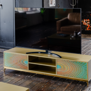 Das KAWOLA Lowboard LAGO besticht durch seine elegante Kombination aus ausgefallenem Design und praktischer Funktionalität. Mit seiner Breite von 180 cm ist es der ideale Platz für Ihren Fernseher....