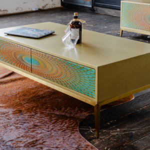 Das KAWOLA Lowboard LAGO besticht durch seine elegante Kombination aus ausgefallenem Design und praktischer Funktionalität. Es eignet sich auch ideal als Couchtisch oder Beistelltisch. Die Schublad...