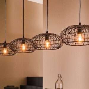 Die KAWOLA Hängelampe LIMEIRA besticht durch ihr minimalistisches Design und ihre vielseitige Einsetzbarkeit. Gefertigt aus robustem Metall mit einer eleganten schwarz-braunen Oberfläche