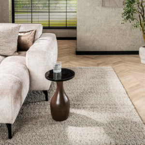 Der Beistelltisch MOKKA von KAWOLA vereint kunstvolles Design mit hochwertiger Handwerkskunst. Die tropfenförmige Silhouette des Gestells verleiht dem Tisch eine besonders elegante Ausstrahlung und...