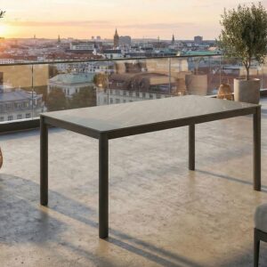 Der Gartentisch LONGA von KAWOLA überzeugt durch seine klare