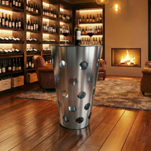 Der KAWOLA Bartisch VINO ist ein echtes Statement-Piece mit starkem Wiedererkennungswert. Sein konisch geformtes Säulengestell mit den markanten runden Öffnungen ist bewusst an das traditionelle Du...