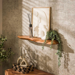 Das KAWOLA Wandregal HUZO 90 cm ist aus Akazienholz gefertigt und mit einem matten