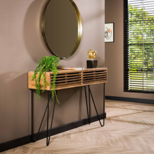 Der Schminktisch/Flurtisch SWEAK von KAWOLA ist ein zeitloses Designobjekt